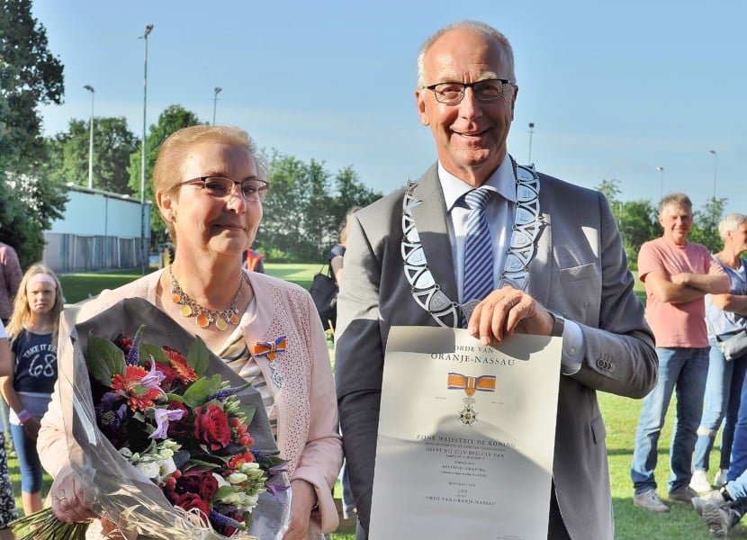 47_Koninklijke onderscheiding voor Corry Helfrich-Hiemstra uit Surhuisterveen