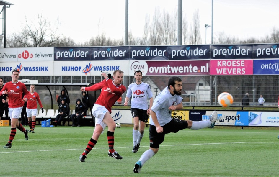 Rob Dijkstra (midden) scoorde de 1-1