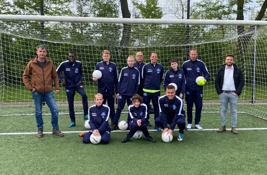 G-team VV Buitenpost met sponsors