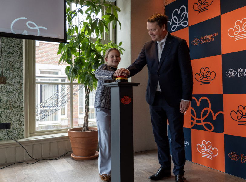 Lancering website Keningsdei door burgemeester Johannes Kramer en kinderburgemeester Lancering website Keningsdei door burgemeester Johannes Kramer en kinderburgemeester