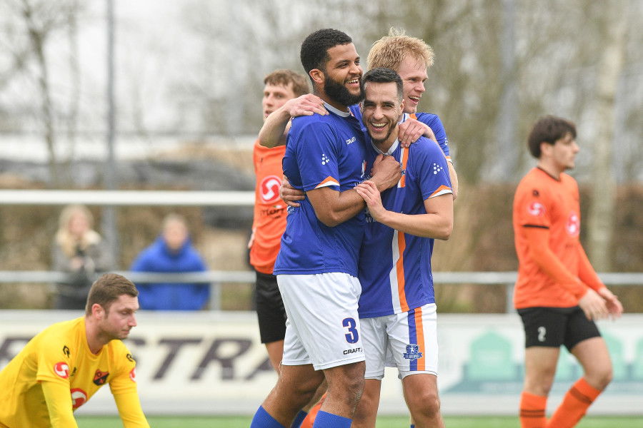 Iloba Achuna en Noureddine Boutzamar Iloba Achuna en Noureddine Boutzamar