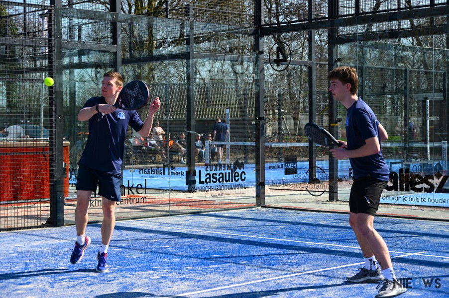 Eerste voorjaarspadeltoernooi op vier banen groot succes in Kollum